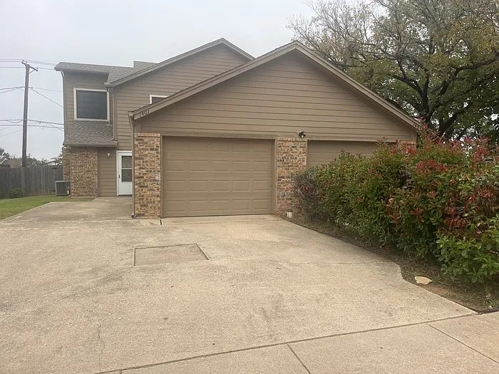 Building Photo - 1403 Palmnold Cir E