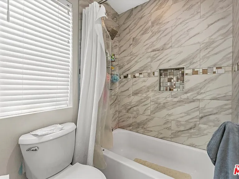 3653 W Medici Ln — Photo 26