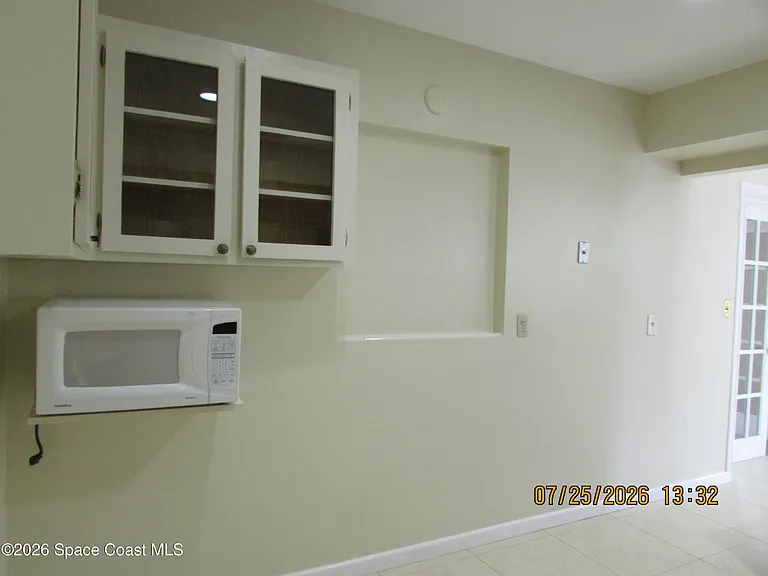 211 W Laila Dr — Photo 7
