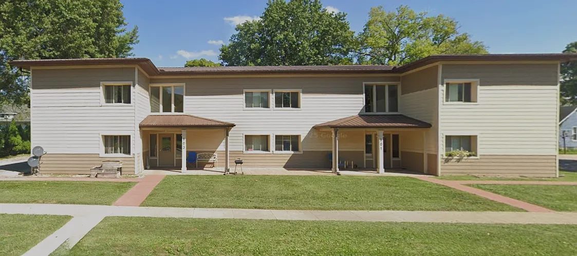 601 N State St — Photo 1
