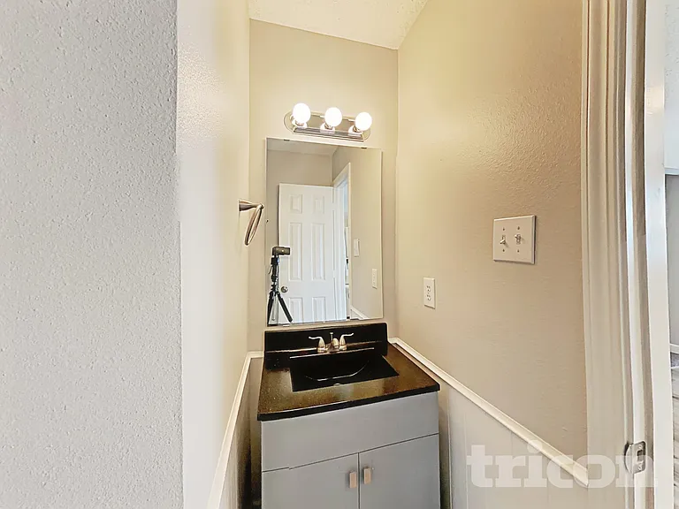 2117 Westmere Dr — Photo 18