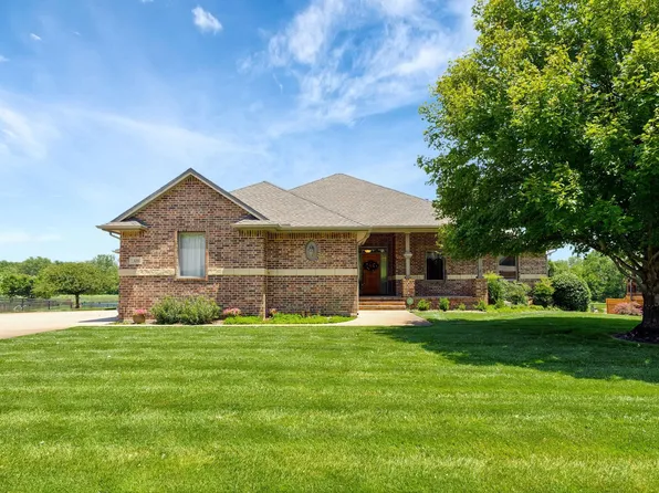 420 N Valley Creek Dr, Valley Center, KS 67147