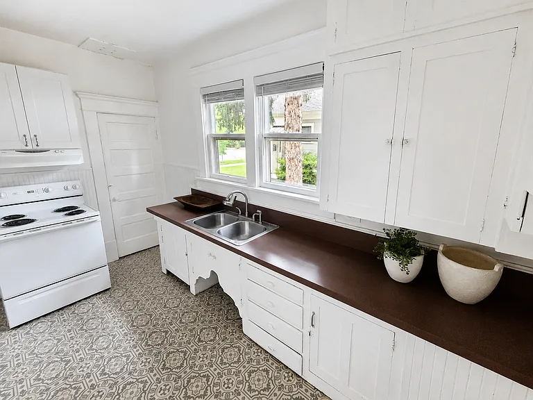 1818 W Washington St — Photo 3