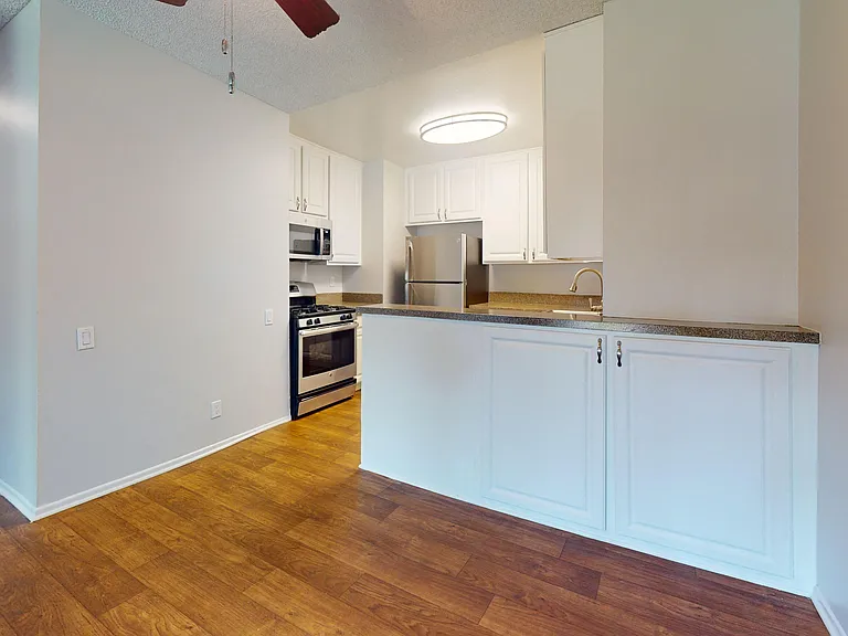 Charter Oaks Apartments — Photo 11