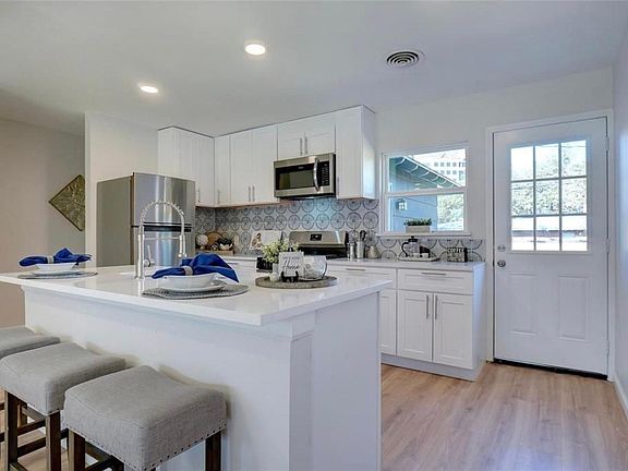 3rd image of 6516 Malvey Ave