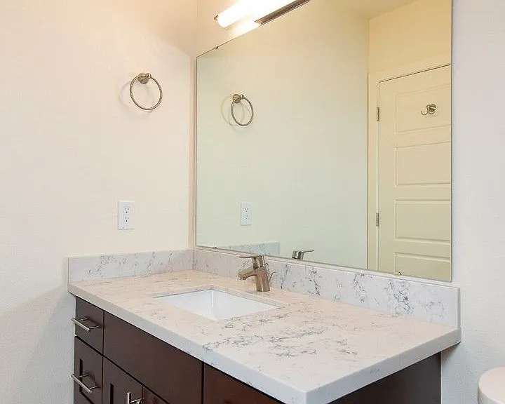 48th Street Apartments — Photo 20