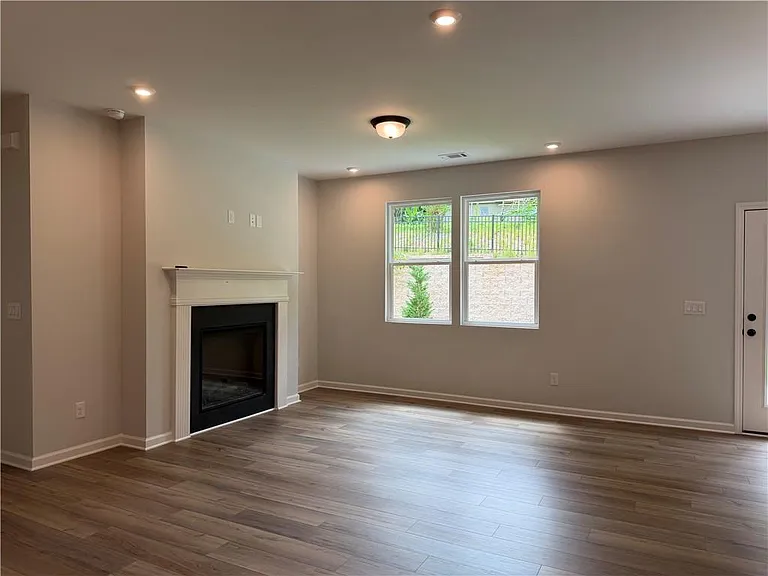 139 Jacobs Hollow St — Photo 8