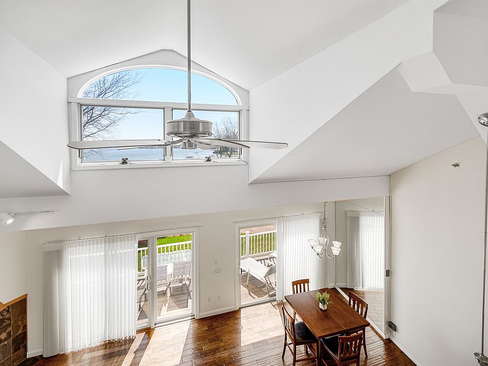 2nd image of 319 E Jefferson St #218