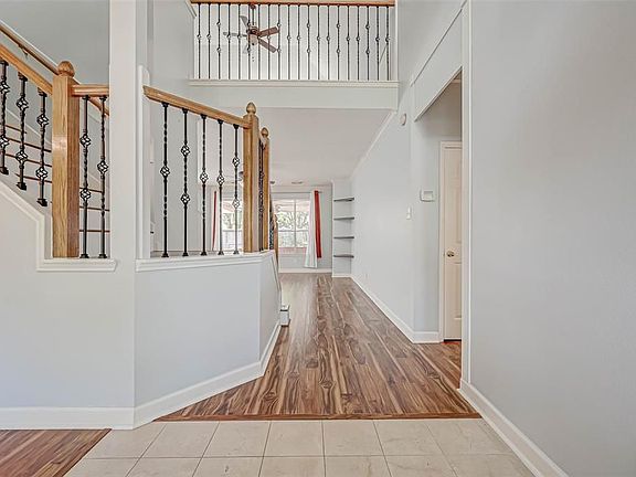 3rd image of 303 Oak Creek Ln