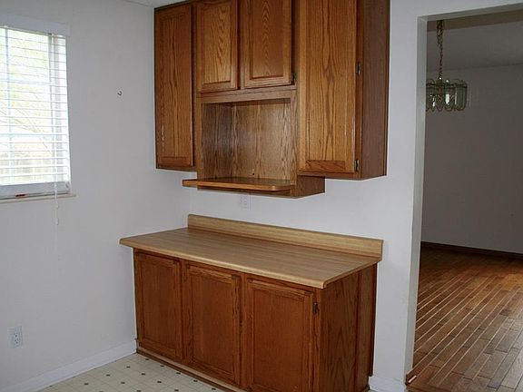 4th image of 981 Pepperwood Trl