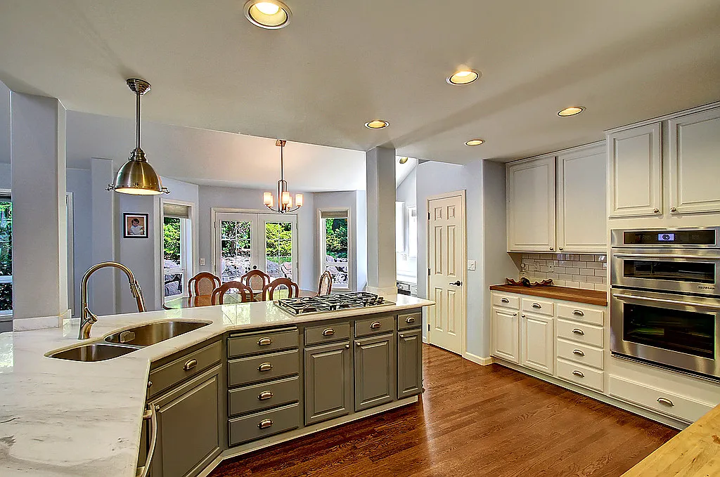 4 bed, 2.5 bath, 2573 sqft, $6,475 — Photo 4
