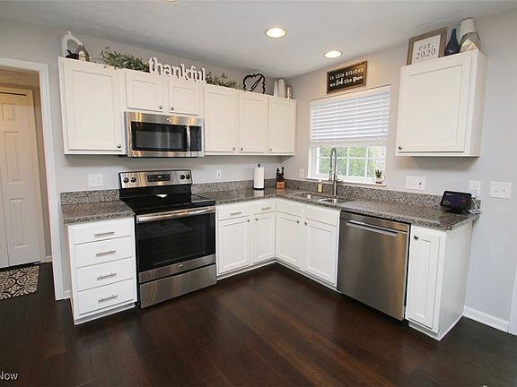3rd image of 539 Rolling Brooke Way
