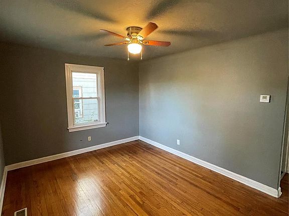 3rd image of 2515 Shannon Ave