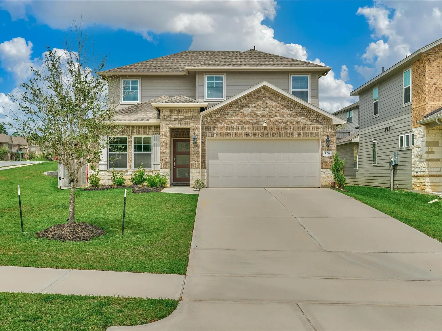 4 bed, 2.5 bath, 2469 sqft, $2,700 — Photo 1