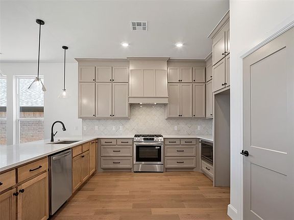7th image of this home