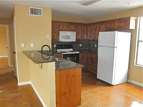 314 E Hutchison St, San Marcos, TX 78666