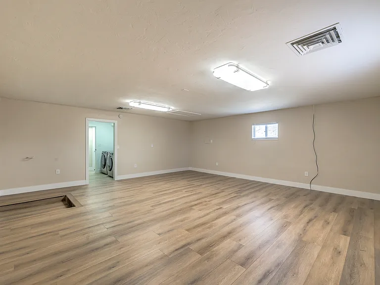 7477 Ullom Dr — Photo 17