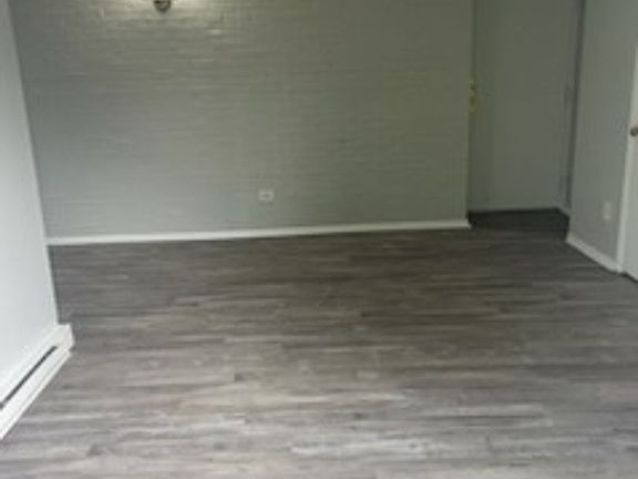 4th image of 2323 Beechmont Ave #7