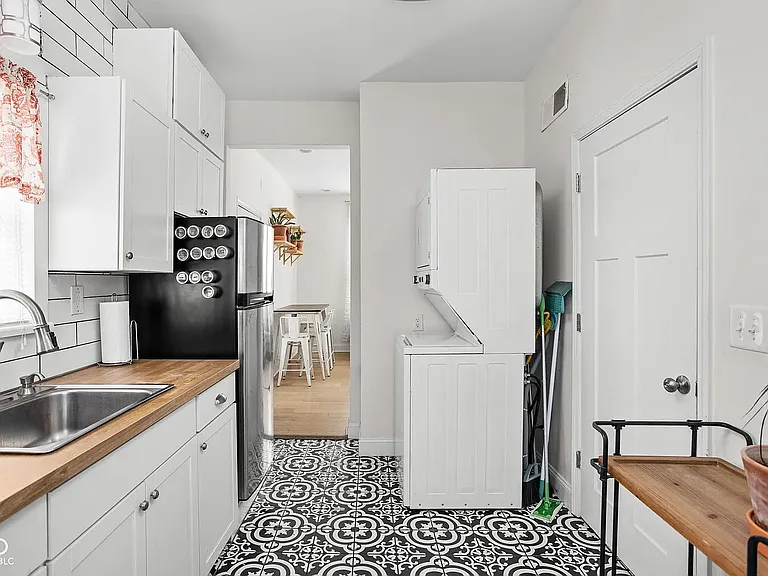 810 Grove St — Photo 10