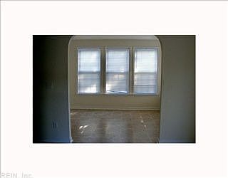 5th image of 220 Lyon Dr