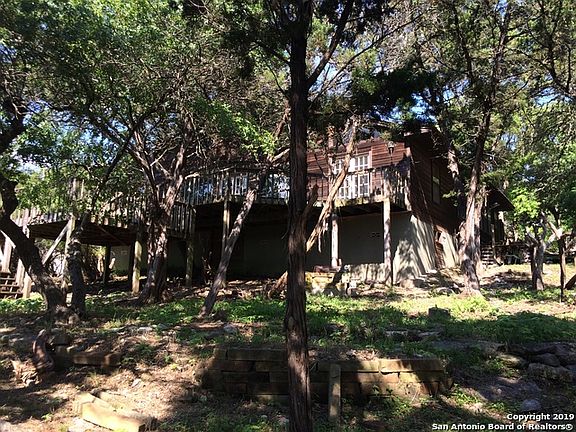 4th image of 543 White Oak Dr