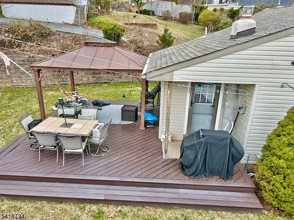 3rd image of 51 Terrace Ave