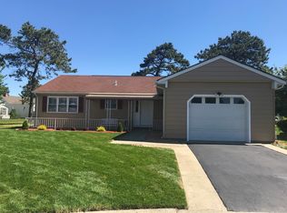 29 Tropicana Ct, Toms River, NJ 08757