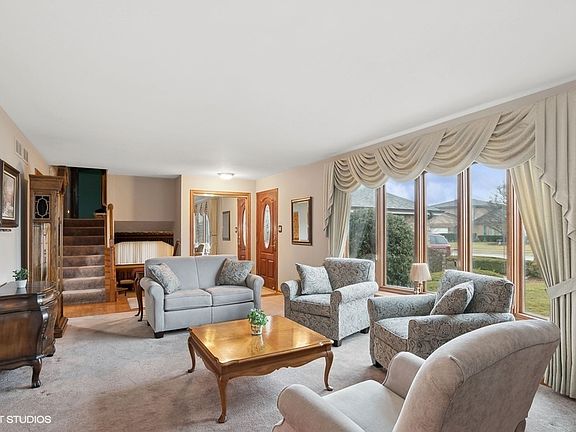 2nd image of 8846 Abbey Ln