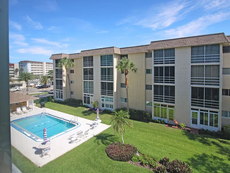 995 Laguna Dr #305 — Photo 15