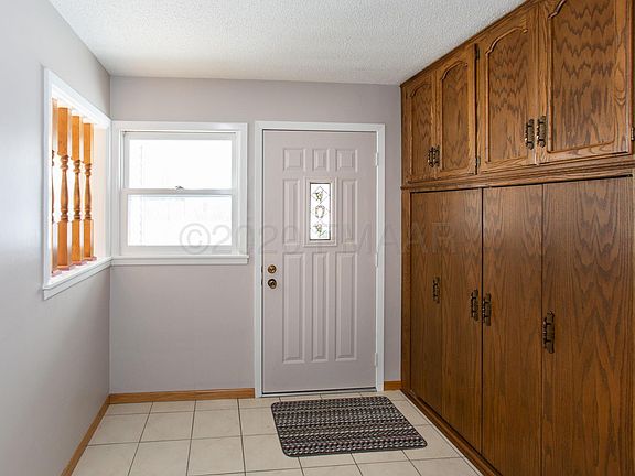 5th image of 229 19th Ave N