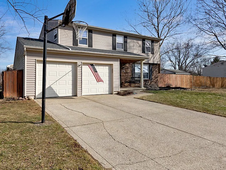 880 Ruskin Dr — Photo 2
