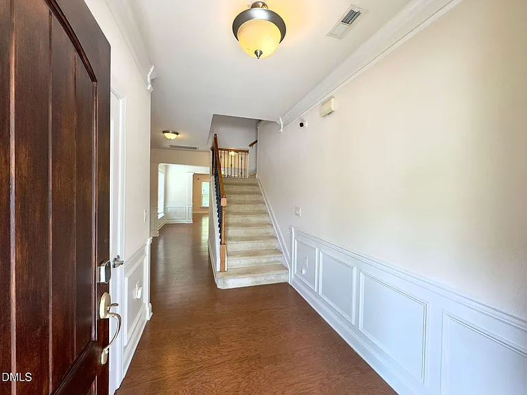 403 Daylin Dr — Photo 4