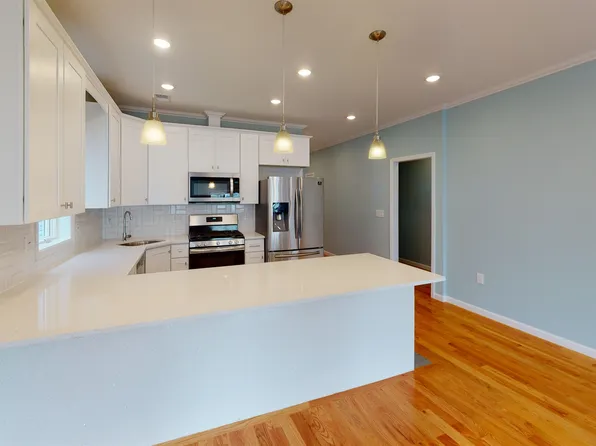 366 Armstrong Avenue image 10 of 22