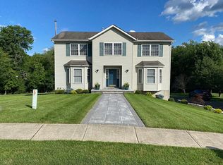 9 Christopher Ct, Middletown, NY 10941