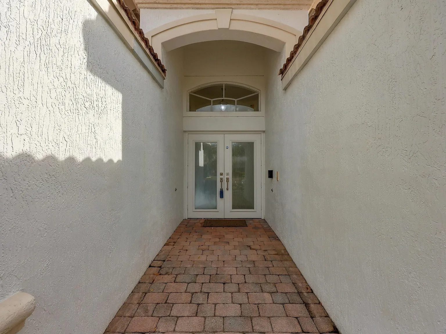 3 bed, 2.0 bath, 1683 sqft, $3,200 — Photo 4
