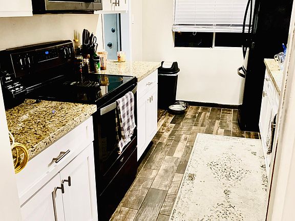 Kitchen with new like new appliances
