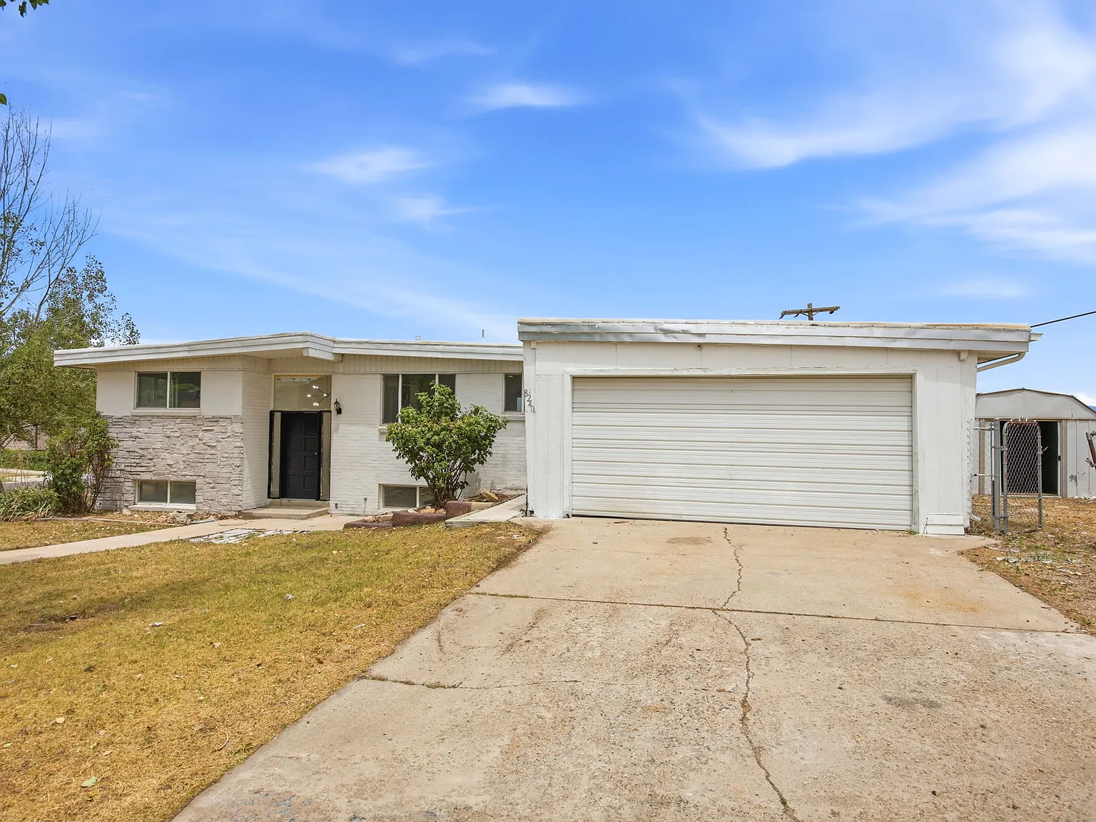 3 bed, 1155 sqft, $2,300 — Photo 1