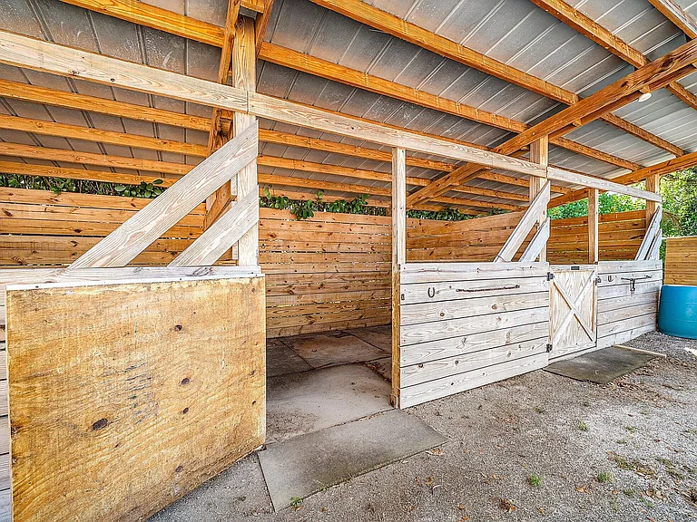 6149 Park Ln E #BARN — Photo 22