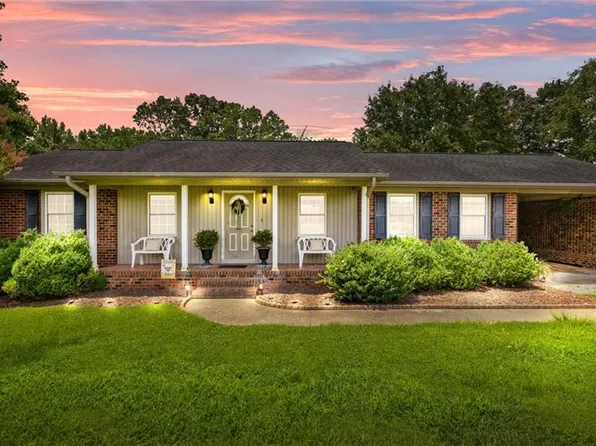 800 Woodard Dr, Whitsett, NC 27377