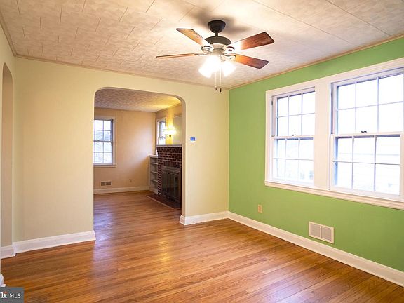 5th image of 230 N Beaumont Ave