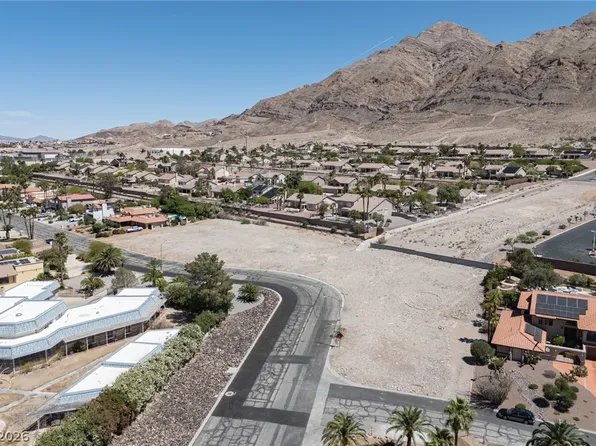6881 Mountridge Dr, Las Vegas, NV 89110