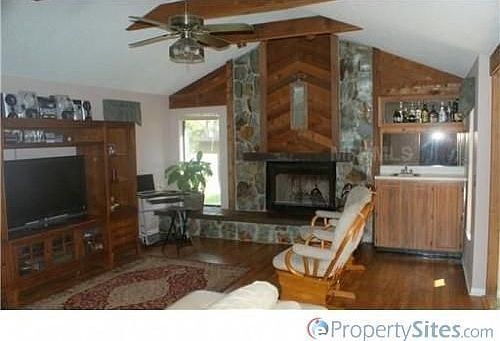 2nd image of 1307 Oxmoor Ct