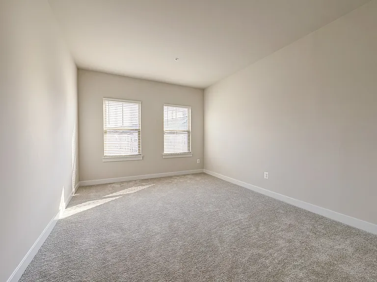 42560 Invergordon Ter — Photo 28