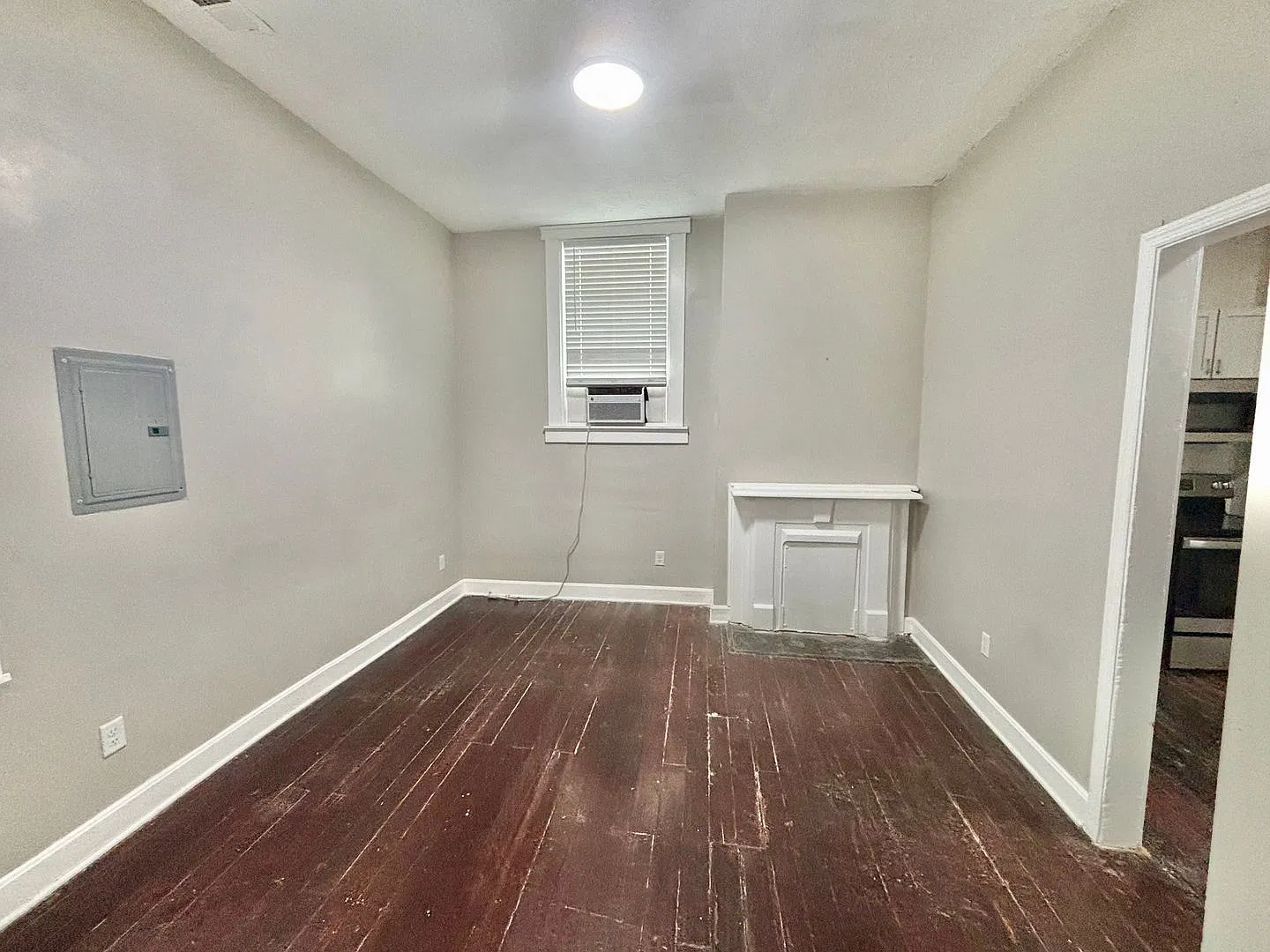 Shelby Park - Updated 1 Bedroom 1 Bath Apartment — Photo 1