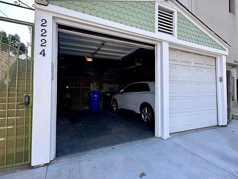 Third Avenue Duplex — Photo 16