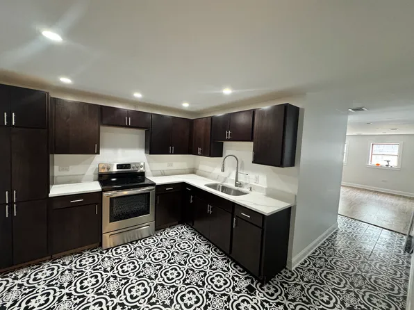 2235 S Bell Ave #1, Chicago, IL 60608
