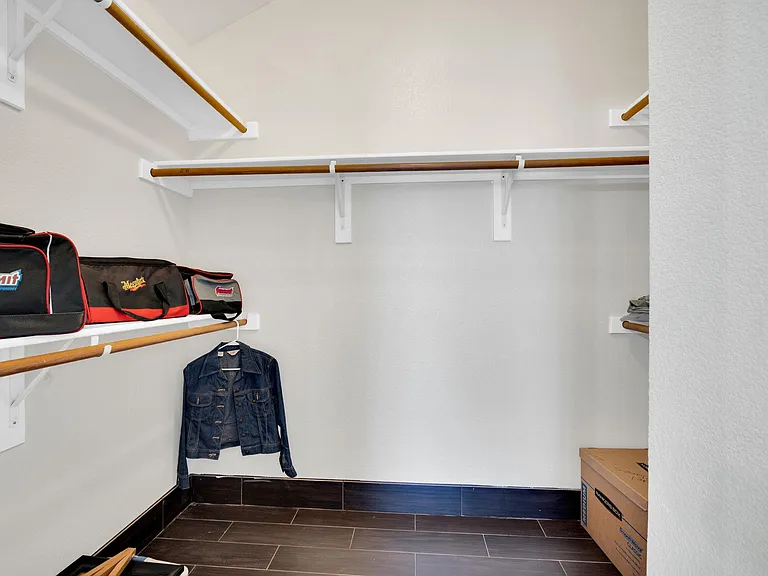 6516 Fairglen Dr — Photo 21