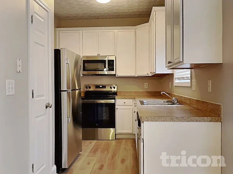 417 Carrie Ct — Photo 8
