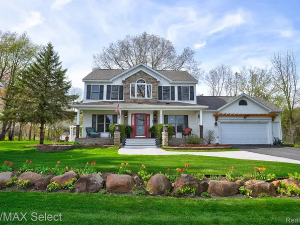 7404 Haviland Beach Dr, Linden, MI 48451