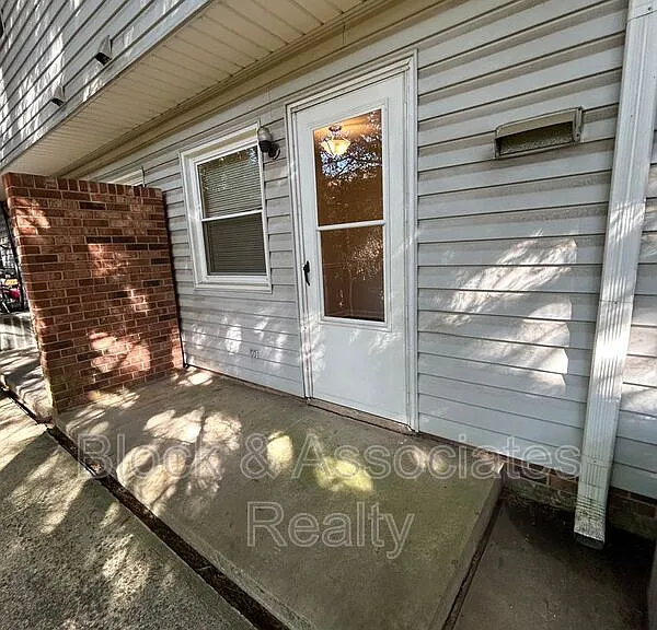 522 S Cherry St — Photo 10